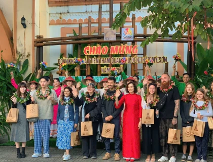 Mỹ Sơn Sanctuary warmly welcomes the first visitors of the New Year on the occasion of the Western New Year.”