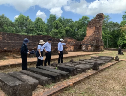 DEPARTMENT OF CONSERVATION AND MUSEUM PRELIMINARY SURVEY OF THE INSCRIPTION AND STELE SYSTEM FOR THE PREPARATION OF A DOCUMENTARY HERITAGE DOSSIER AT THE MY SON TEMPLE COMPLEX
